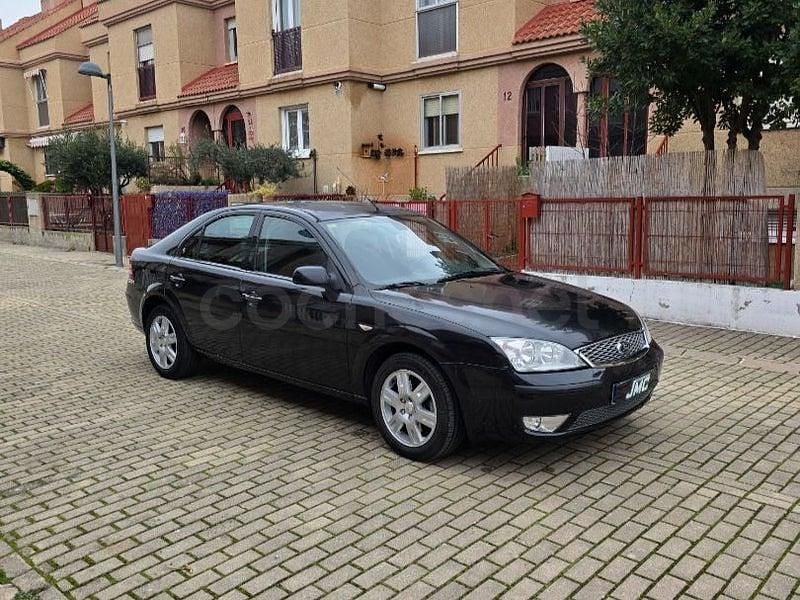 Usado Ford Mondeo Ghia 130 CV (95 kW) 2006 Negro Berlina