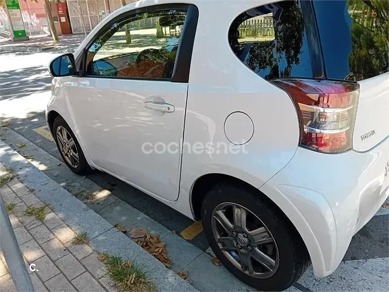 Usado Toyota iQ 68 CV (50 kW) 2009 Blanco Utilitario