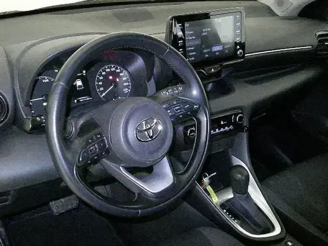 Usado Toyota Yaris Active 116 CV (85 kW) 2022 Blanco Utilitario