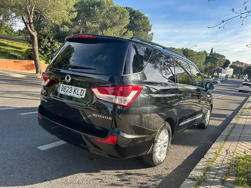 Usado SsangYong Rodius Limited 178 CV (130 kW) 2018 Negro Monovolumen