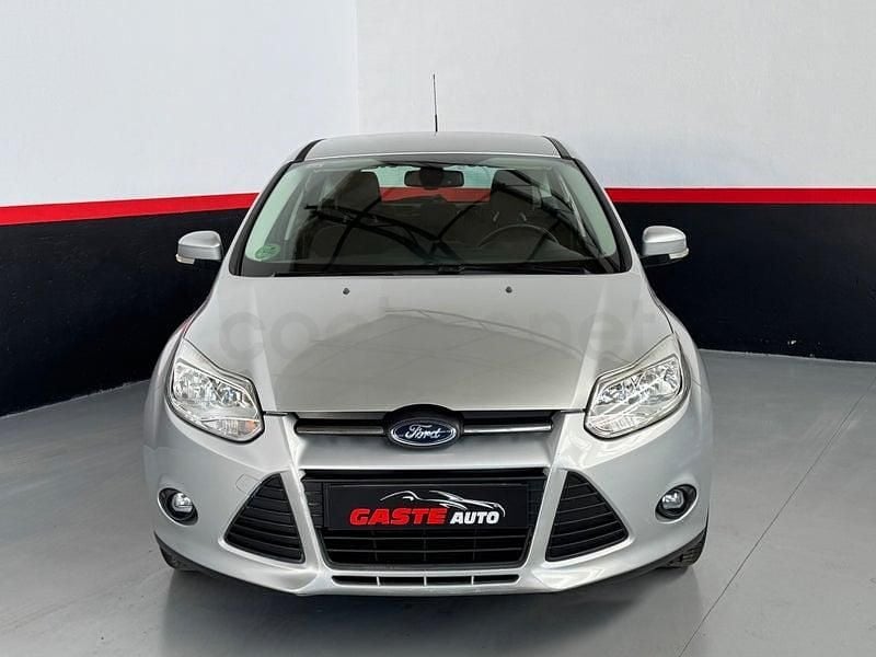 Usado Ford Focus Trend 125 CV (91 kW) 2011 Gris / plata Berlina