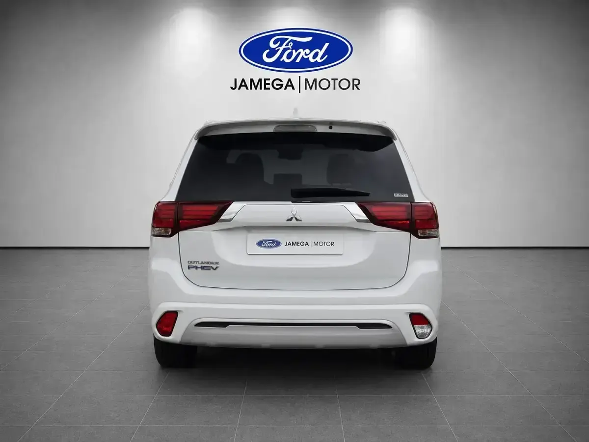 Usado Mitsubishi Outlander P-HEV 224 CV (164 kW) 2020 Blanco SUV
