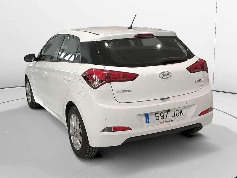 Usado Hyundai i20 84 CV (61 kW) 2015 Blanco Utilitario