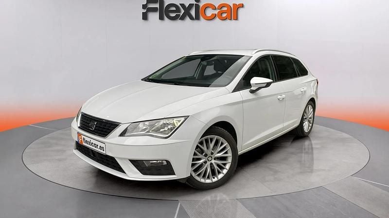 Usado Seat Leon ST Style 131 CV (96 kW) 2019 Blanco Familiar