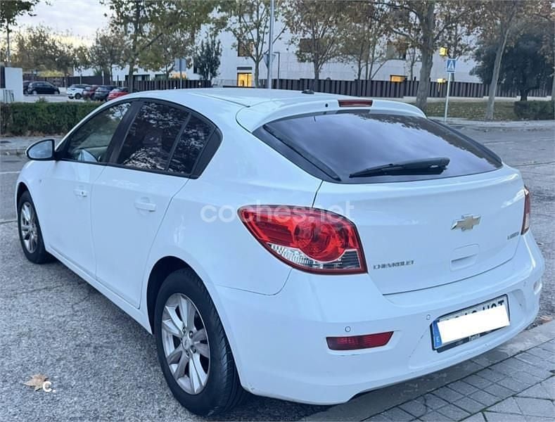 Usado Chevrolet Cruze LT 124 CV (91 kW) 2013 Blanco Familiar