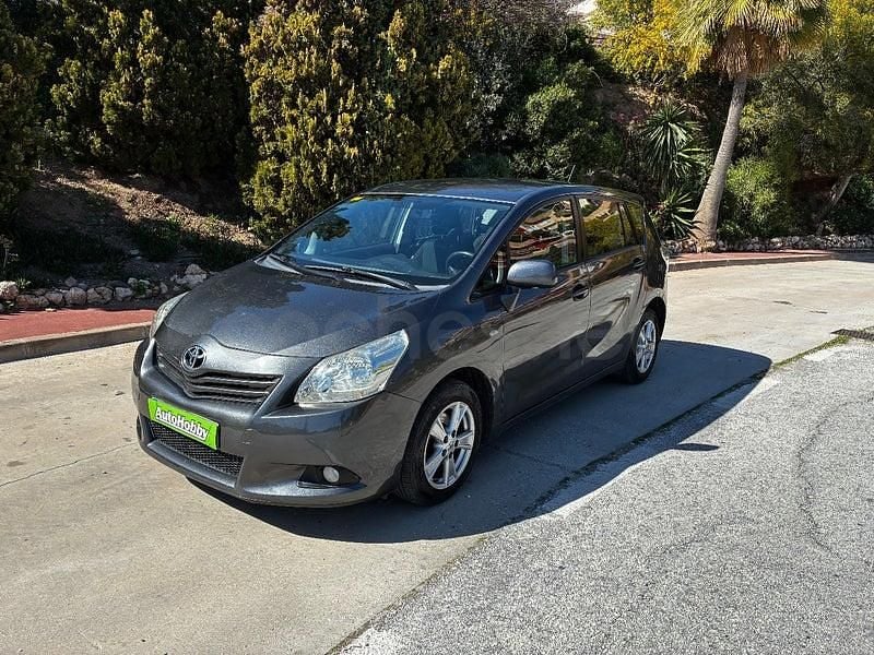 Usado Toyota Verso Active 126 CV (92 kW) 2009 Gris / plata Monovolumen