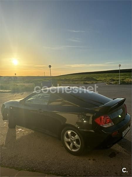 Negro Usado 2006 Hyundai Coupé Coupe | 4200 € - Imagen 1/4