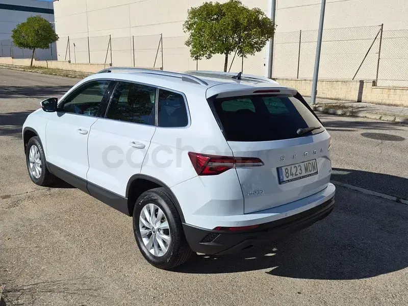 Usado Skoda Karoq Style 150 CV (110 kW) 2023 Blanco SUV
