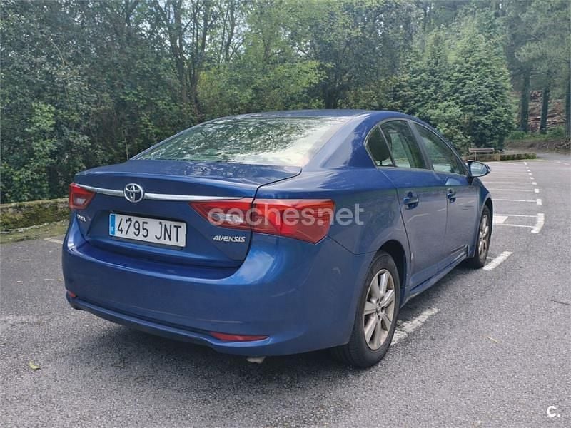 Usado Toyota Avensis Advance 112 CV (82 kW) 2016 Azul Berlina