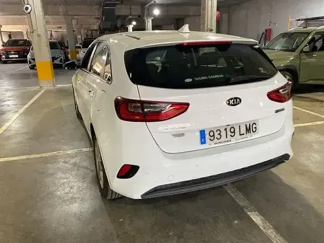 Usado Kia Ceed 136 CV (100 kW) 2021 Blanco Utilitario