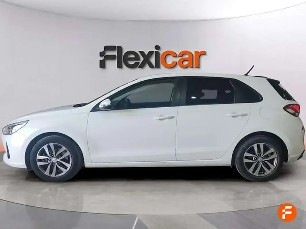 Usado Hyundai i30 110 CV (80 kW) 2018 Blanco Utilitario