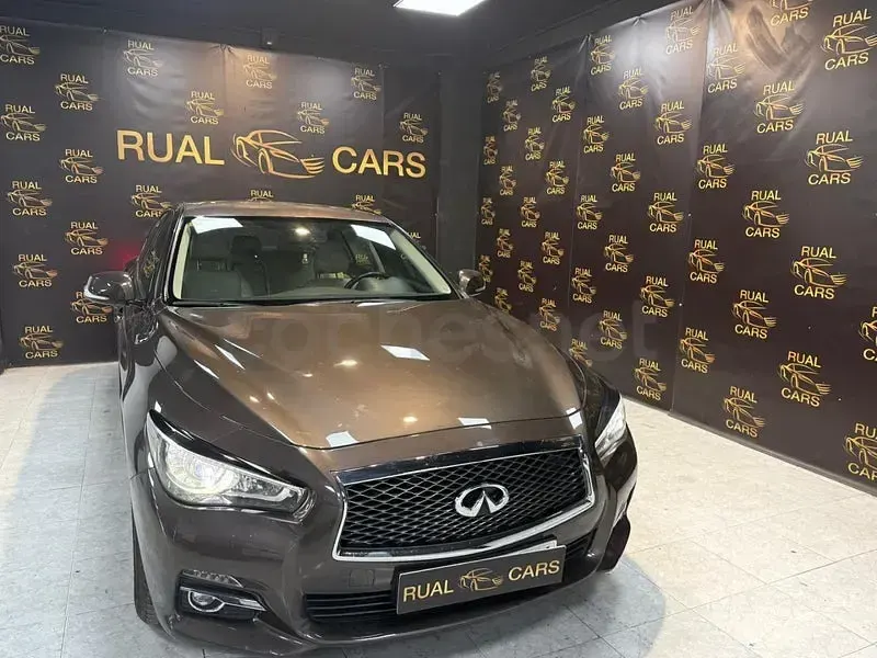 Usado Infiniti Q50 170 CV (125 kW) 2016 Gris / plata Berlina