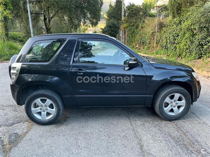 Usado Suzuki Grand Vitara 106 CV (77 kW) 2010 Negro SUV