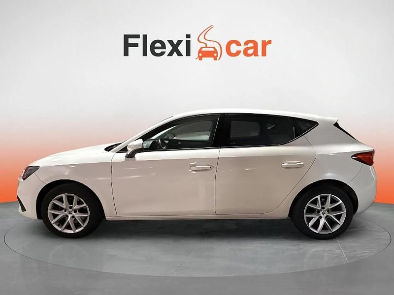 Usado Seat Leon Style 110 CV (80 kW) 2021 Blanco Berlina