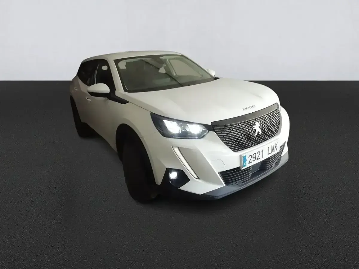 Usado Peugeot 2008 Active 110 CV (80 kW) 2021 Blanco SUV