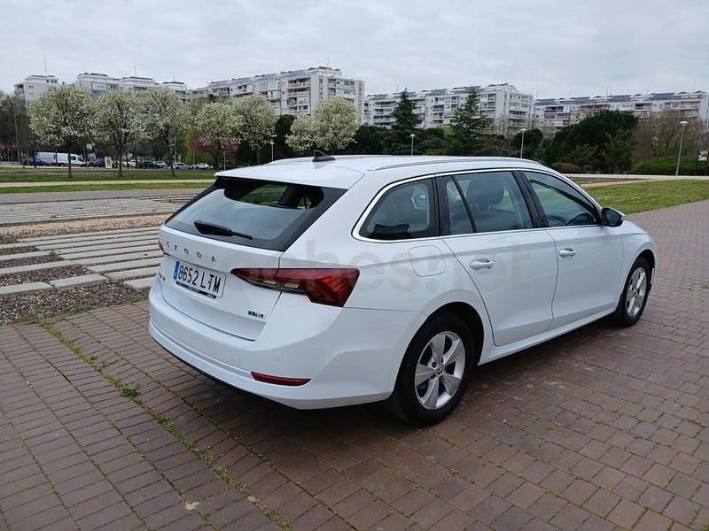 Usado Skoda Octavia 110 HP (80 kW) 2022 Branco Carrinha