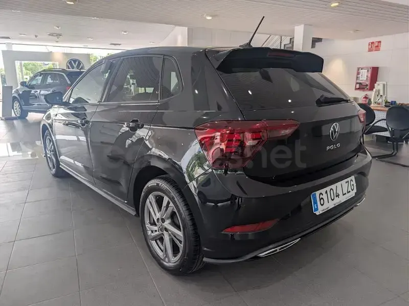 Usado VW Polo R-line 95 CV (69 kW) 2022 Negro Utilitario