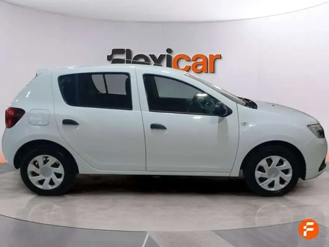 Usado Dacia Sandero Ambiance 75 CV (55 kW) 2018 Blanco Utilitario