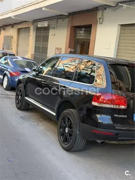 Usado VW Touareg 225 CV (165 kW) 2005 Negro SUV