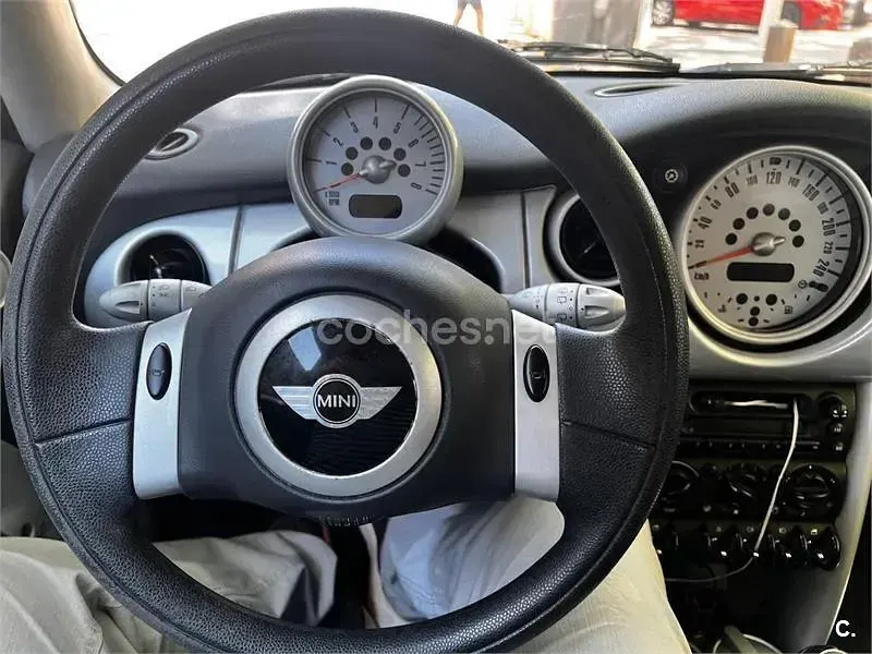 Usado Mini ONE 90 CV (66 kW) 2001 Rojo Utilitario