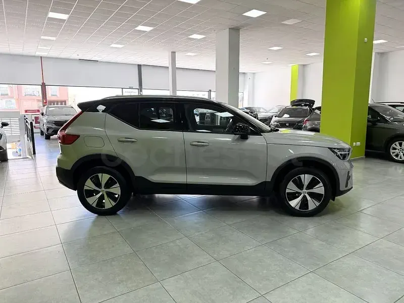 Usado Volvo XC40 Core 163 CV (119 kW) 2024 Gris / plata SUV