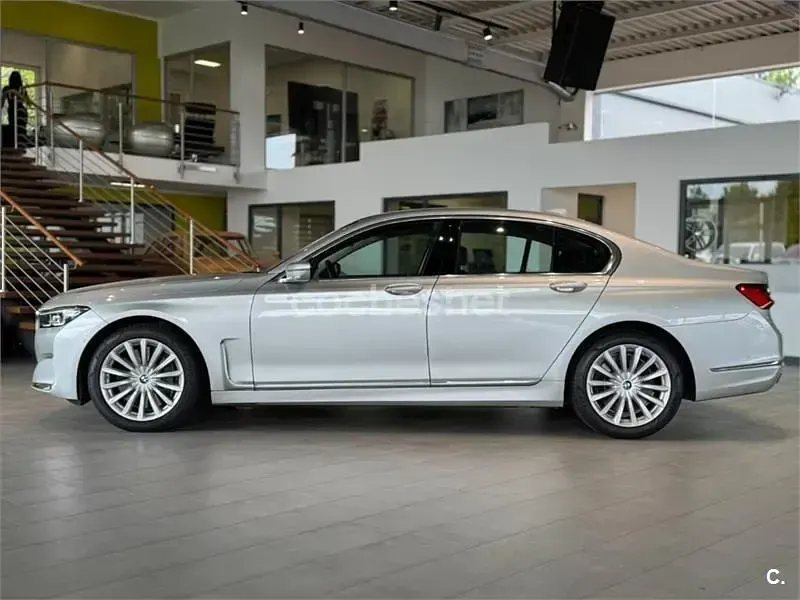 Usado BMW 750 Comfort Edition 530 CV (389 kW) 2019 Gris / plata Berlina