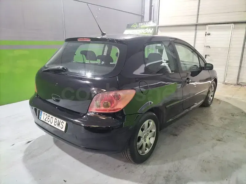 Usado Peugeot 307 110 CV (80 kW) 2001 Negro Utilitario