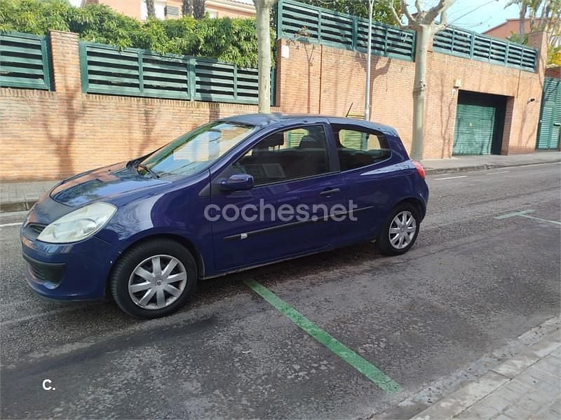 Usado Renault Clio II Dynamique 75 CV (55 kW) 2007 Azul Berlina