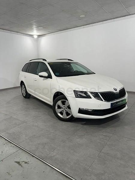 Usado Skoda Octavia Ambition 116 CV (85 kW) 2018 Blanco Familiar