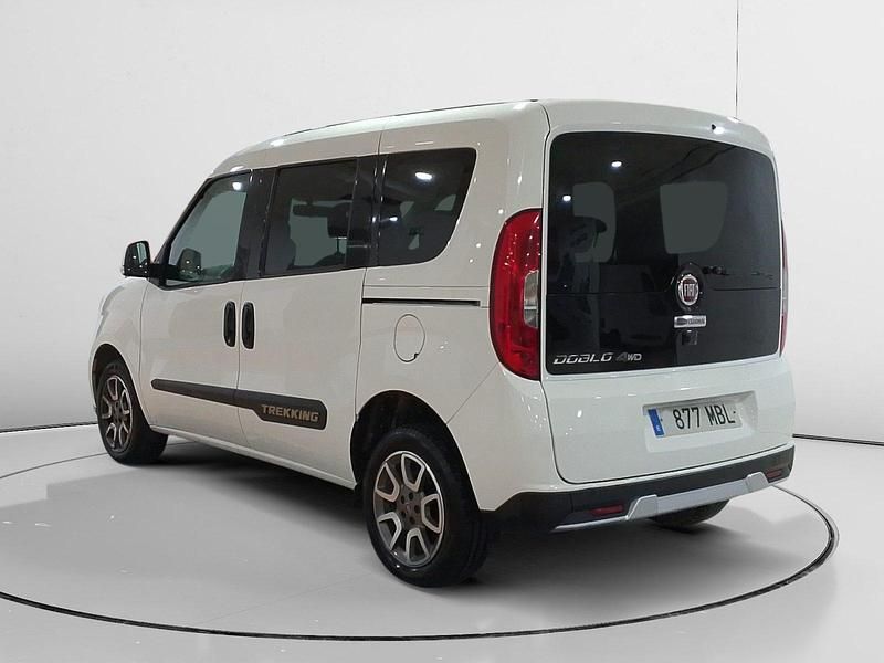 Usado Fiat Doblò Trekking 121 CV (88 kW) 2022 Blanco Monovolumen