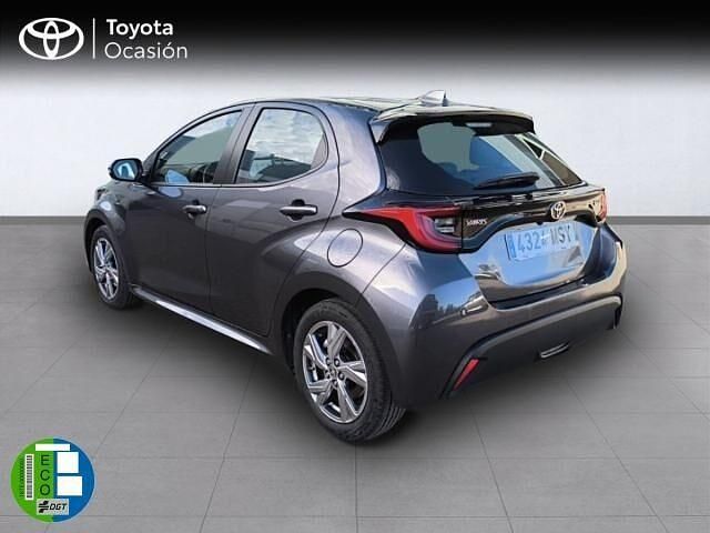 Usado Toyota Yaris Active 91 CV (66 kW) 2024 Gris Utilitario