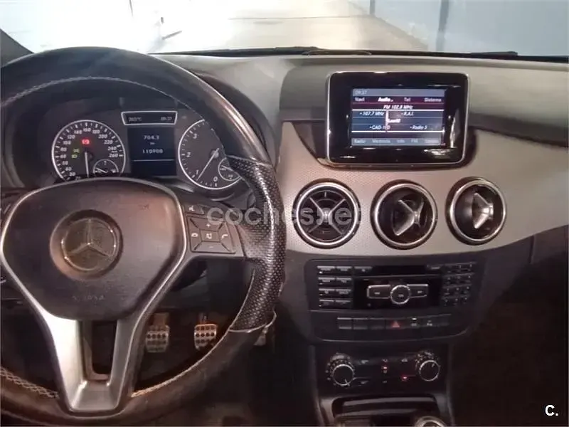 Usado Mercedes B180 109 CV (80 kW) 2013 Negro Utilitario
