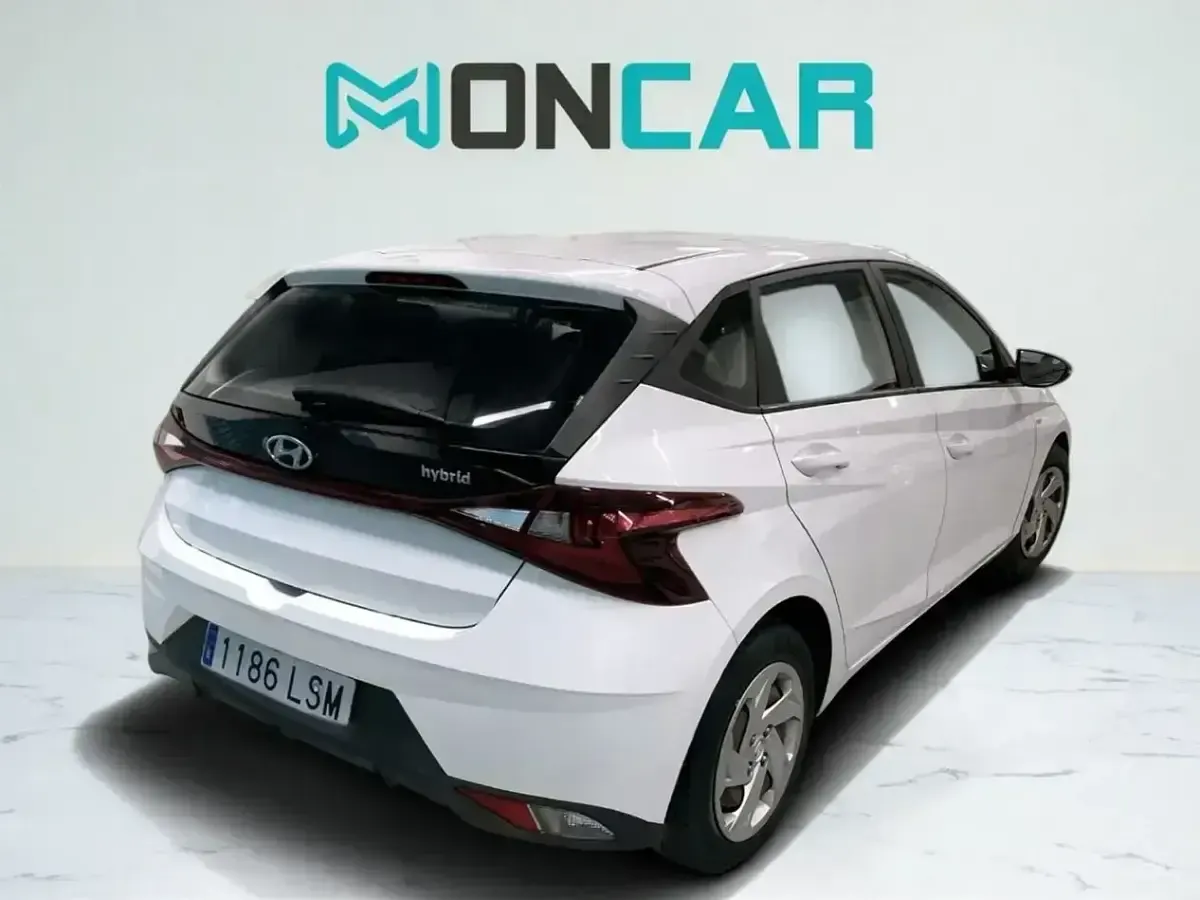 Usado Hyundai i20 100 CV (73 kW) 2021 Blanco Utilitario