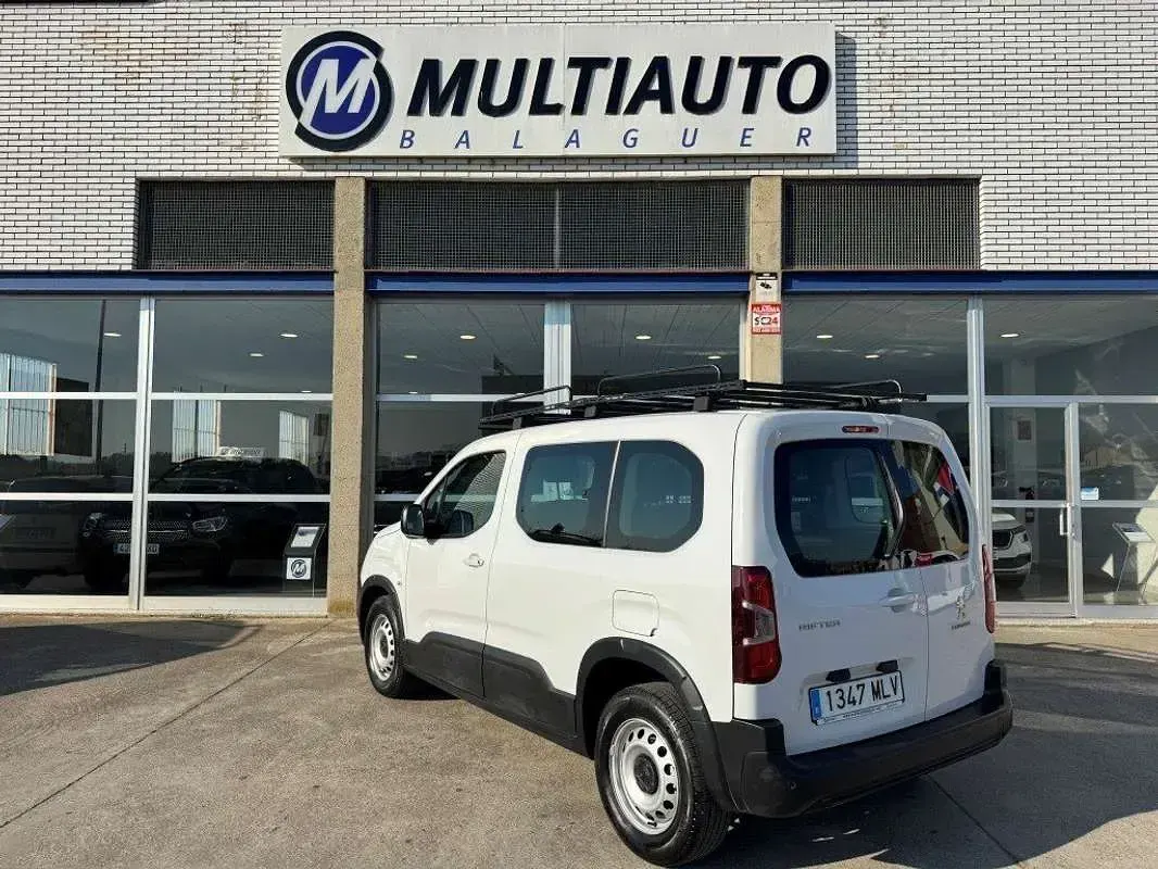 Usado Peugeot Rifter Business-Line 99 CV (72 kW) 2023 Blanco Monovolumen