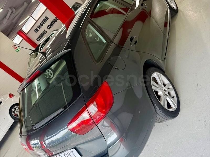 Usado Seat Ibiza ST Reference 85 CV (62 kW) 2010 Negro Familiar