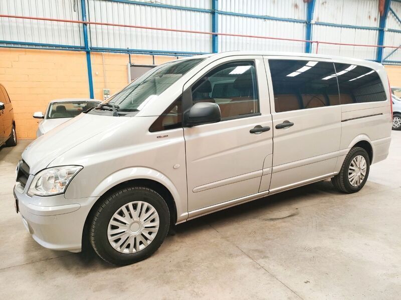 Usado Mercedes Viano 136 CV (100 kW) 2012 Gris Monovolumen