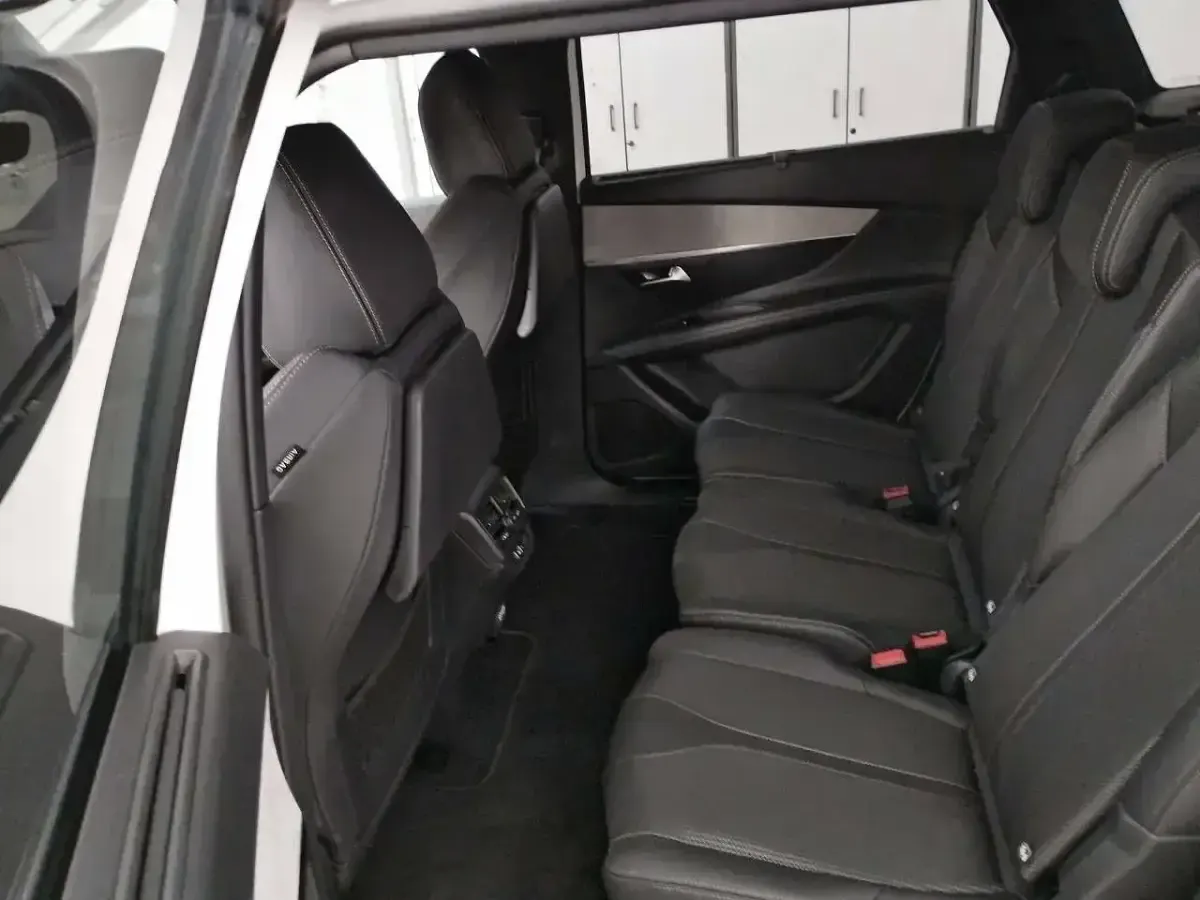 Usado Peugeot 5008 GT 130 CV (95 kW) 2023 Blanco Monovolumen
