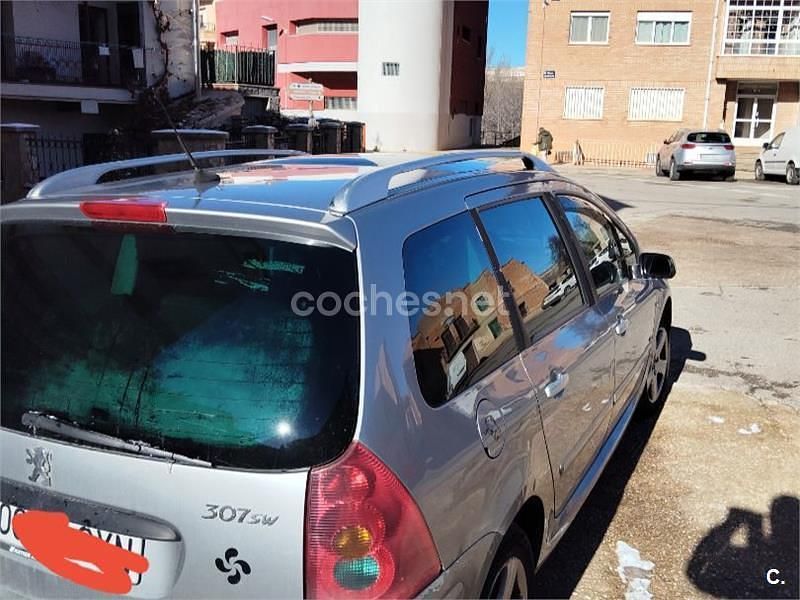Usado Peugeot 307 110 CV (80 kW) 2004 Gris / plata Familiar