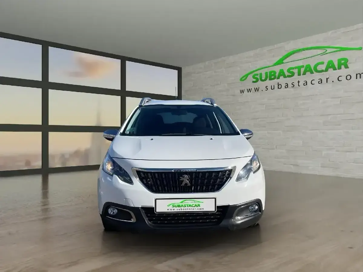 Usado Peugeot 2008 Style 100 CV (73 kW) 2018 Blanco SUV