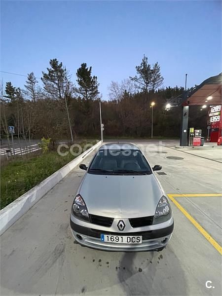 Usado Renault Clio II Dynamique 75 CV (55 kW) 2005 Gris / plata Berlina