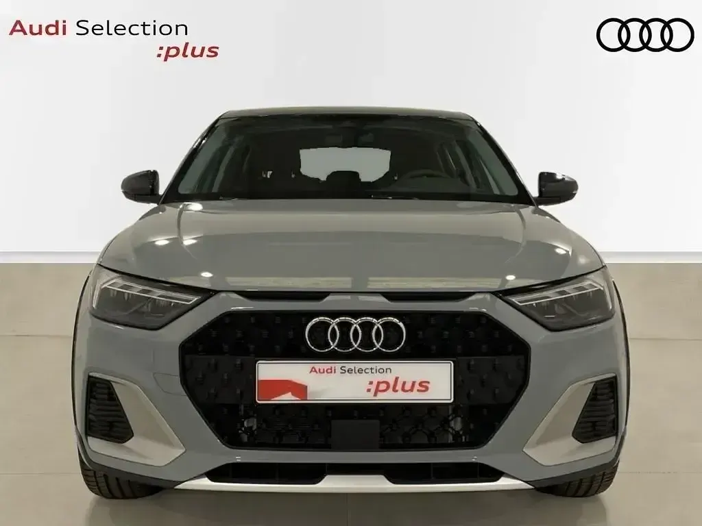 Usado Audi A1 Ambiente 116 CV (85 kW) 2025 Gris SUV