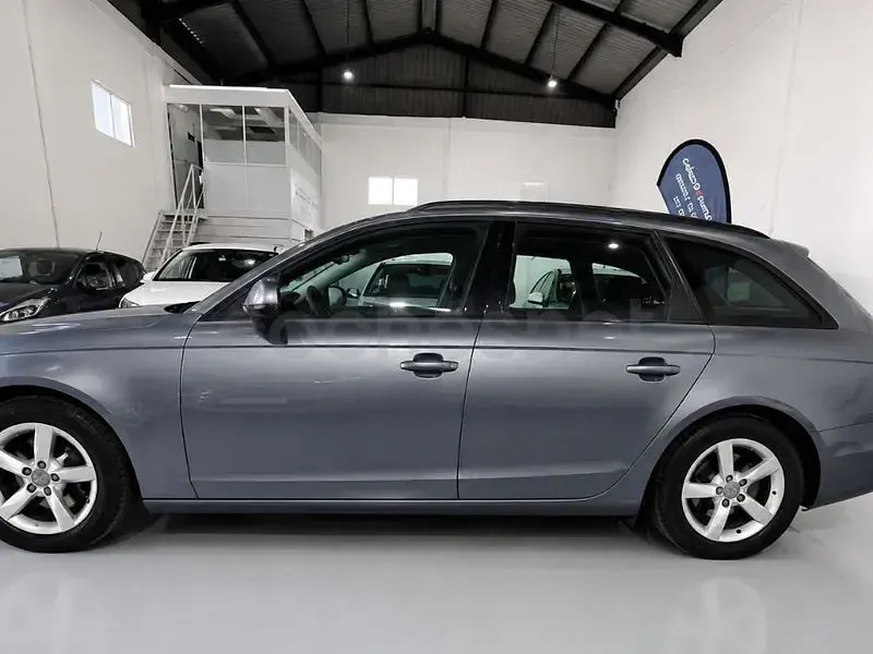 Usado Audi A4 136 CV (100 kW) 2012 Gris / plata Familiar