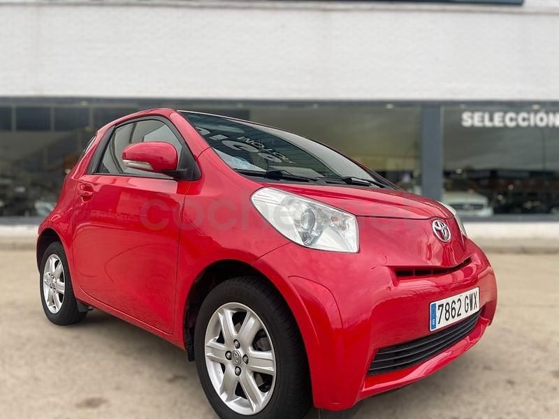 Usado Toyota iQ 68 CV (50 kW) 2011 Rojo Utilitario