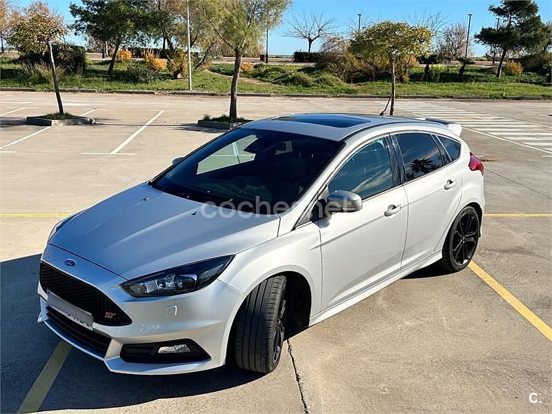 Gris / plata Usado 2017 Ford Focus ST Berlina | 24.900 € (Caro) - Imagen 1/4
