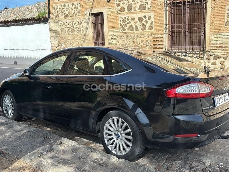 Usado Ford Mondeo Titanium 140 CV (102 kW) 2014 Negro Berlina