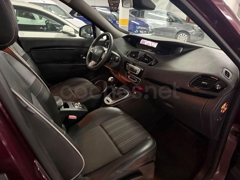 Usado Renault Grand Scénic III Privilege 130 CV (95 kW) 2012 Granate Monovolumen
