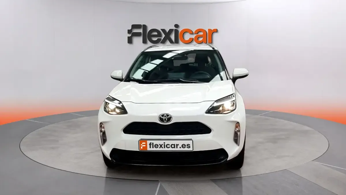 Usado Toyota Yaris Active 130 CV (95 kW) 2026 Blanco Utilitario