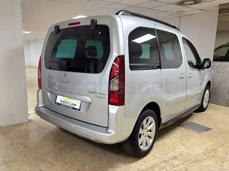 Usado Peugeot Partner Tepee Outdoor 100 CV (73 kW) 2016 Gris / plata Monovolumen