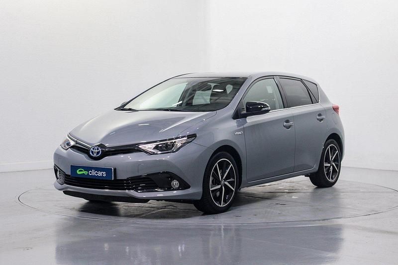 Usado Toyota Auris Hybrid 136 CV (100 kW) 2017 Gris Berlina