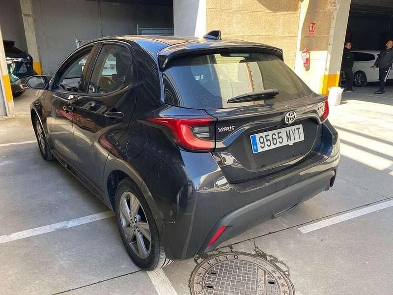 Usado Toyota Yaris Hybrid Active 116 CV (85 kW) 2025 Negro Utilitario